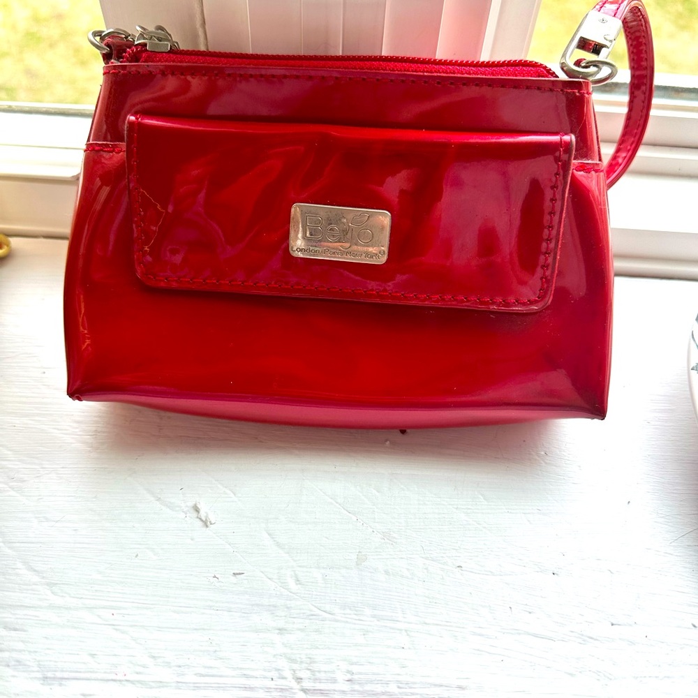 Beijo Clutch
